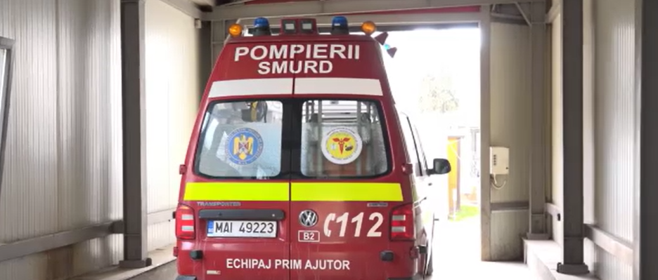 Un mort și patru răniți, în urma unui accident în județul Timiș. Au fost implicate o mașină și un camion