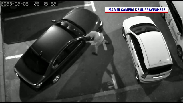 Un individ este căutat de poliţişti după ce a furat capace de oglinzi retrovizoare dintr-o parcare din Târgovişte