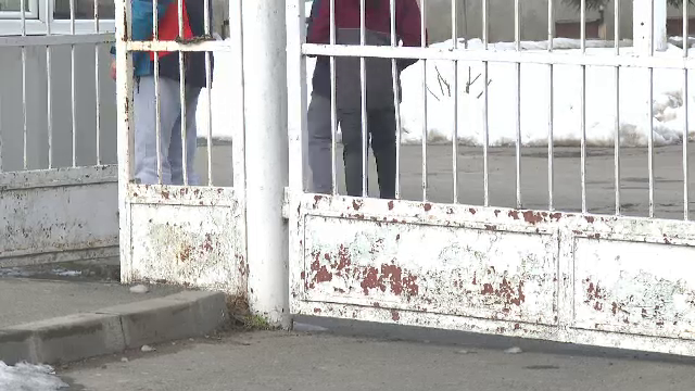 Elevul care și-a înjunghiat un coleg de liceu a fost reținut. Scandalul dintre cei doi a pornit de la o fată