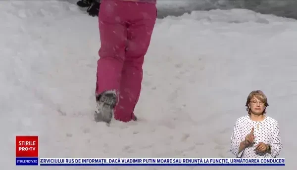 Deszăpezirea trotuarelor, test pentru administrații. În Poiana Brașov multe trotuare arată mai rău decât pârtiile de schi