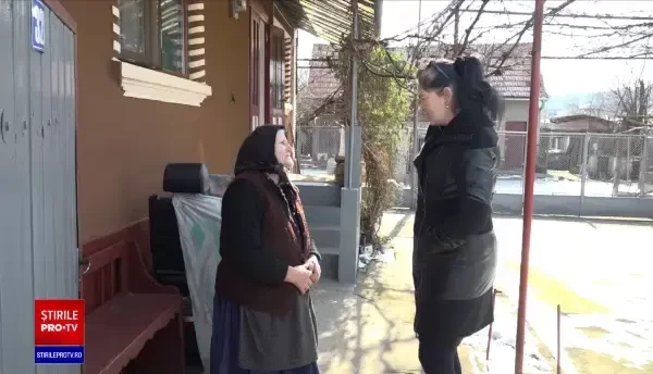 Voluntarii unei asociații din Alba au luat la pas ulițele mai multor sate pentru a ajuta bătrânii singuri. „Nu ne e așa ușor”