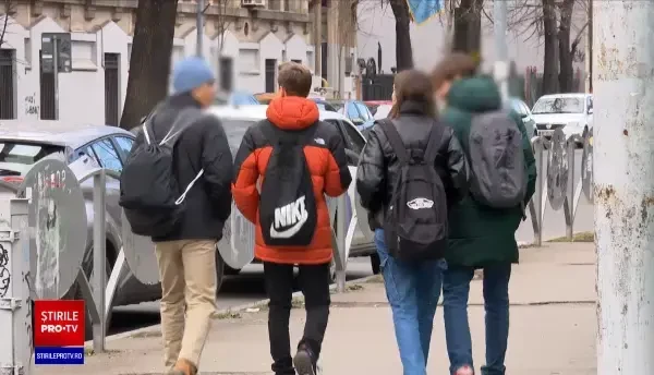 Fumatul - interzis minorilor în locurile publice. Proiectul a fost adoptat tacit de Senat