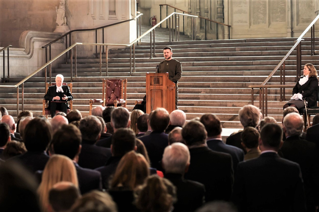 Zelenski, mesaj ferm în Parlamentul britanic: „Aripi pentru libertate”. Liderul de la Kiev, primit și de regele Charles