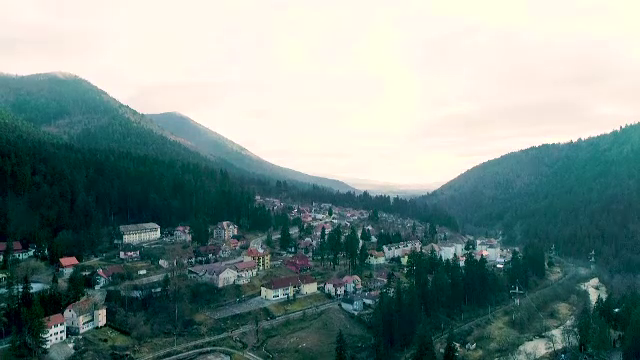 Paradisul paraginii | România are stațiuni care și-ar putea pierde statutul, în timp ce primarii își aduc o ploaie de acuze