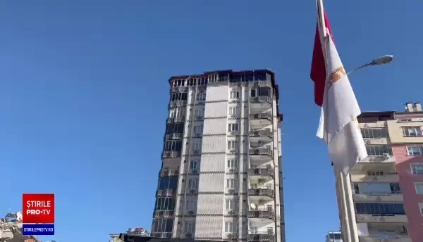 Un bloc construit în 1998 a fost ras de pe fața pământului în Turcia