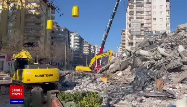 Un bloc cu 11 etaje din Gaziantep s-a prăbușit