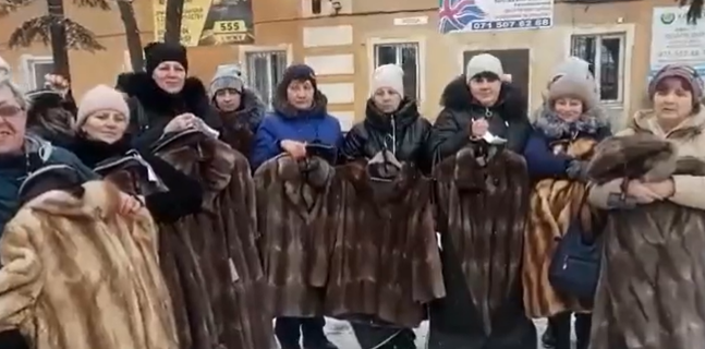 „Cadou de consolare” făcut văduvelor soldaților ruși uciși în Ucraina: Cum au reacționat când au primit câte o haină de blană