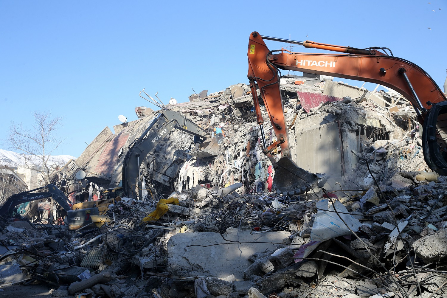 Disperat să-şi salveze familia, un britanic din Turcia a condus 12 ore: "Mi-a îngheţat sângele! Erau morți peste tot"