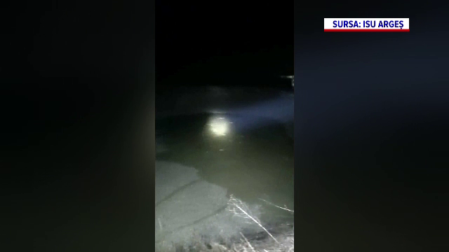 Doi băieți de 14 ani au căzut într-un lac din Argeș, după ce s-au aventurat cu bicicletele pe suprafața înghețată