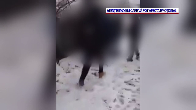 Un elev de liceu a fost bătut cu sălbăticie de cinci colegi de clasă. Totul a fost filmat de unul dintre prietenii victimei