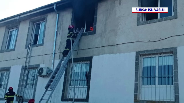 Laboratorul de robotică al unui liceu din Bârlad a luat foc din senin. Pagubele sunt însemnate