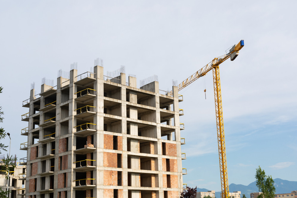 Un sfert dintre blocurile și hotelurile din Năvodari nu respectă legea. Ce reclamă inspectorii de stat în construcții