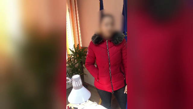 Salon de manichiură amenajat într-o primărie din Bacău. Angajatele instituției își făceau unghiile la locul de muncă