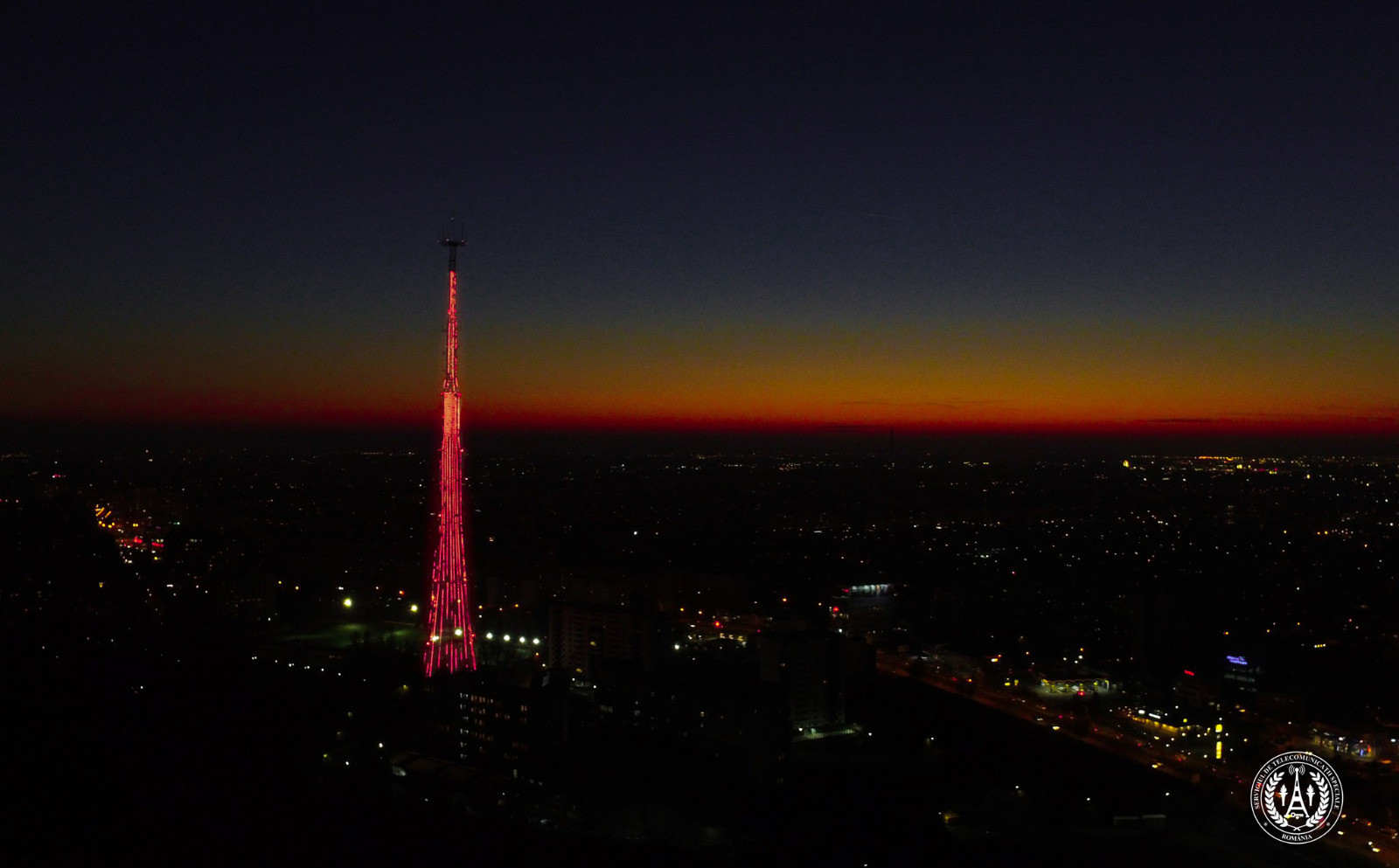 Peste 60 de clădiri emblematice din București și din țară, iluminate în roșu de Ziua Europeană 112