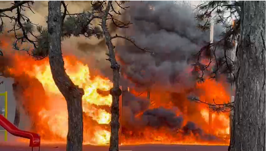 Adolescentul care a incendiat un loc de joacă din Capitală, ar putea fi acuzat de distrugere din culpă