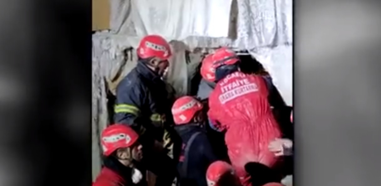 Un nou miracol în Turcia. Un copil de 6 ani a fost salvat după 137 de ore sub dărâmături | VIDEO