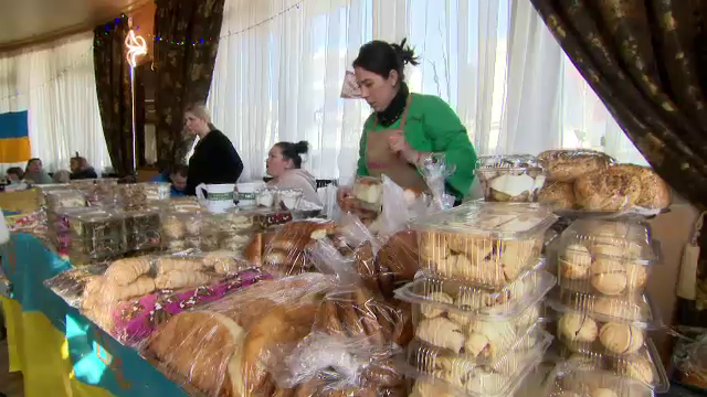 Târgul meșterilor ucraineni, la Mamaia. Banii strânși vor fi donați refugiaților care au nevoie de haine și mâncare