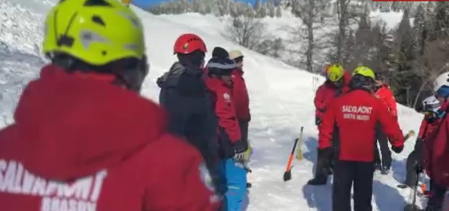 Salvamontiștii din județul Brașov, antrenamente intense în Pasul Bratocea. Cum s-au pregătit în cazul unei avalanșe