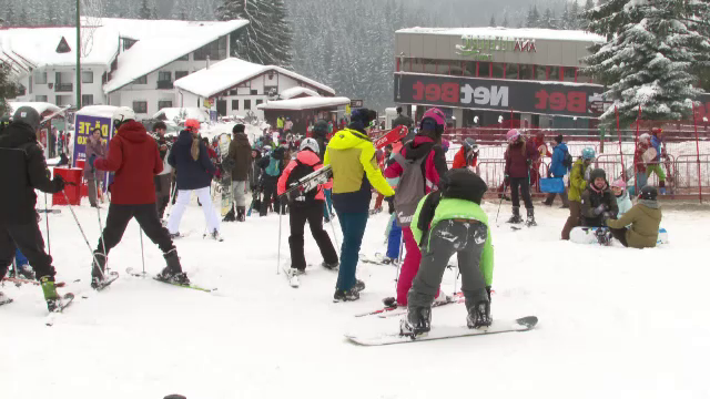 Turiștii au ales să-și petreacă weekendul la munte, însă nu au lipsit nici incidentele. Sfaturile salvamontiștilor montani