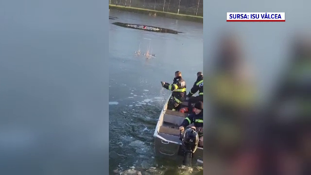 Doi copii, salvați dintr-un lac din Râmnicu Vâlcea, după ce gheața s-a rupt sub ei