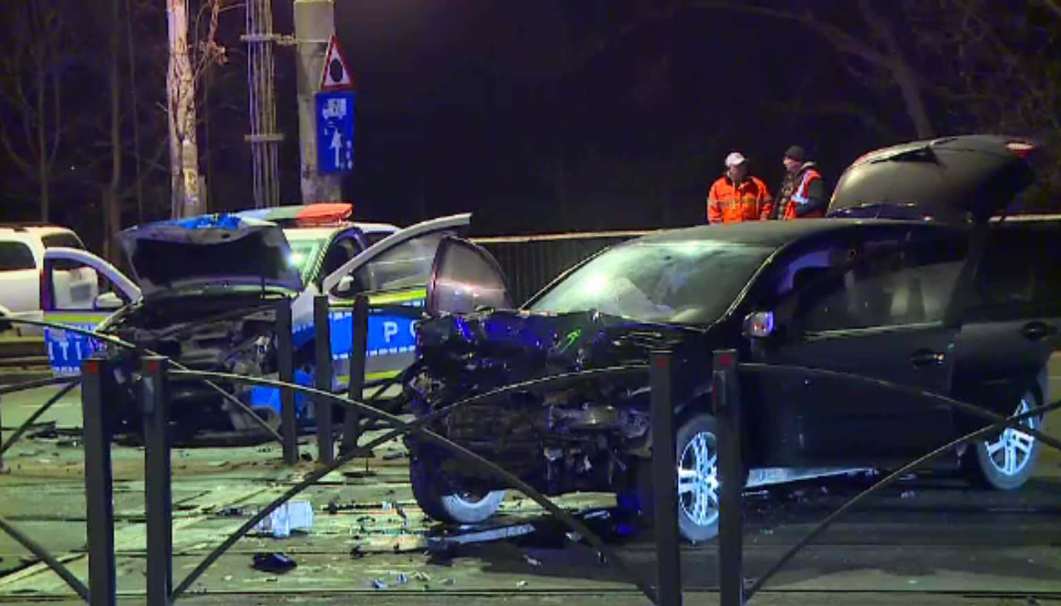 Urmărire pe străzile din București, terminată la spital pentru un polițist. Șoferul urmărit a intrat frontal în autospecială