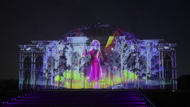 Spectacol impresionant de lumini în Emiratele Arabe Unite. Laserele care consumă cât un stâlp de electricitate