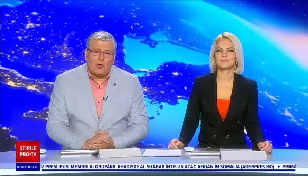 Cățel salvat de pompieri, după ce s-a rupt gheața cu el, pe râul Mureș