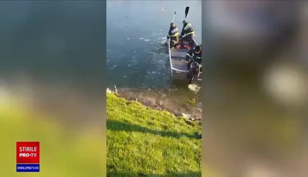 „Doamne, mor!”. Pompierii au povestit cu ochii în lacrimi cum i-au salvat pe băieții care se zbăteau în lacul înghețat
