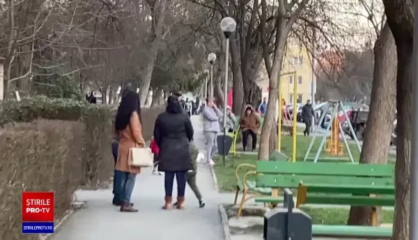 Oamenii au ieșit afară din case după cutremur, în Motru