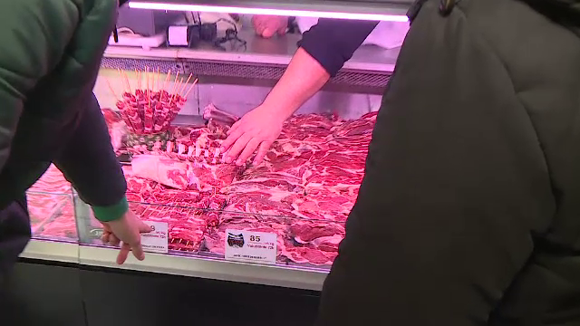 Numărul de animale sacrificate a scăzut, în special la porc și vită. Românii se îndreaptă mai mult spre consumul de pui