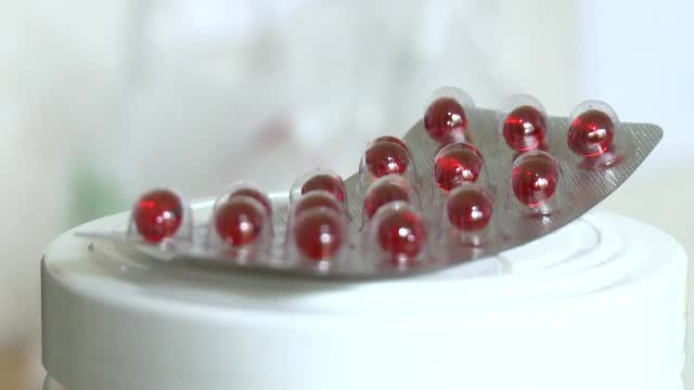 Românii au început să fie mai atenți la mâncare, dar consumă tot mai multe suplimente după ureche