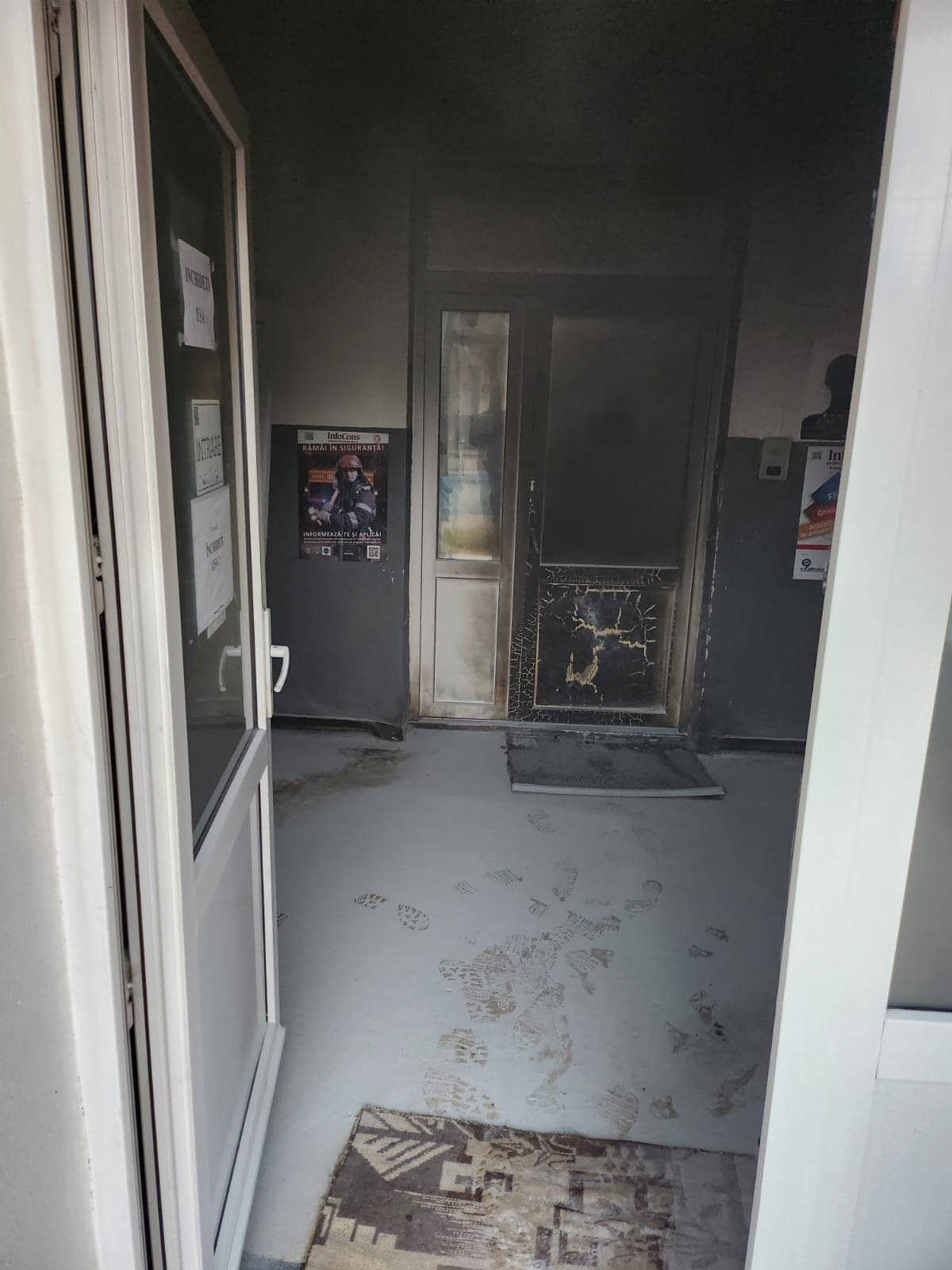 Un bărbat a dat foc Poliției Huedin chiar în timp ce i se făcea un dosar penal. ”Cine e poliția în lumea asta?”