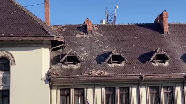 Arafat: Avem 11 clădiri de şcoli care au avut fisuri. Vor fi expertizate până se întorc elevii din vacanță