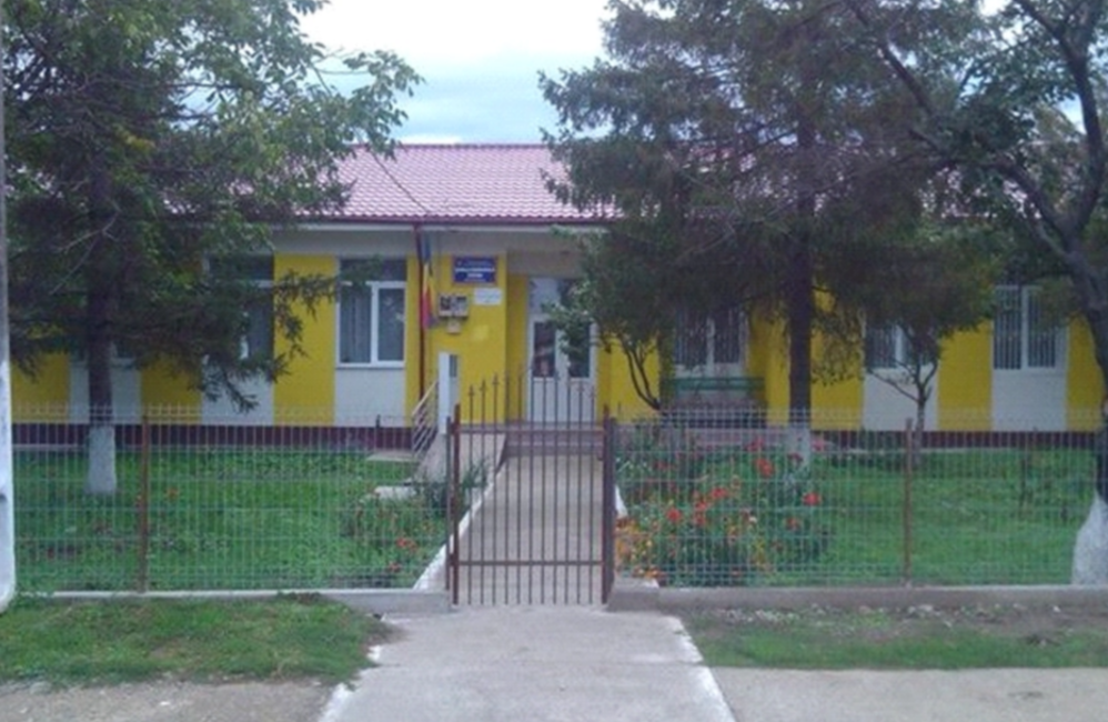 Un elev din Iași a fost bătut de un profesor cu o curea. „Vizibil nervos, s-a năpustit asupra lui Alexandru”