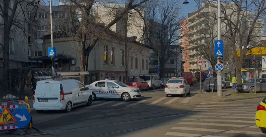 Incendiu pe strada Mihai Eminescu din Capitală. Traficul a fost blocat | FOTO