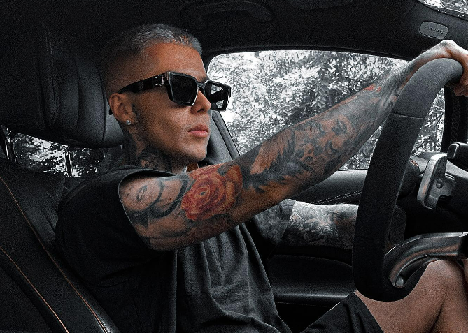 Lino Golden, implicat într-un accident rutier în București. Cântărețul a fost transportat la spital | FOTO