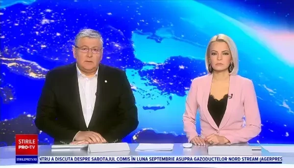 Un șofer a scăpat cu viață după coliziunea cu un tren. Gestul inexplicabil pe care l-a făcut