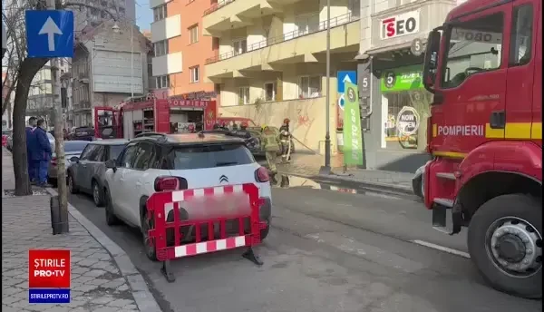 Incendiu pe strada Mihai Eminescu din Capitală. Traficul a fost blocat | FOTO