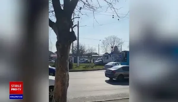 Lino Golden, implicat într-un accident rutier în București. Cântărețul a fost transportat la spital | FOTO