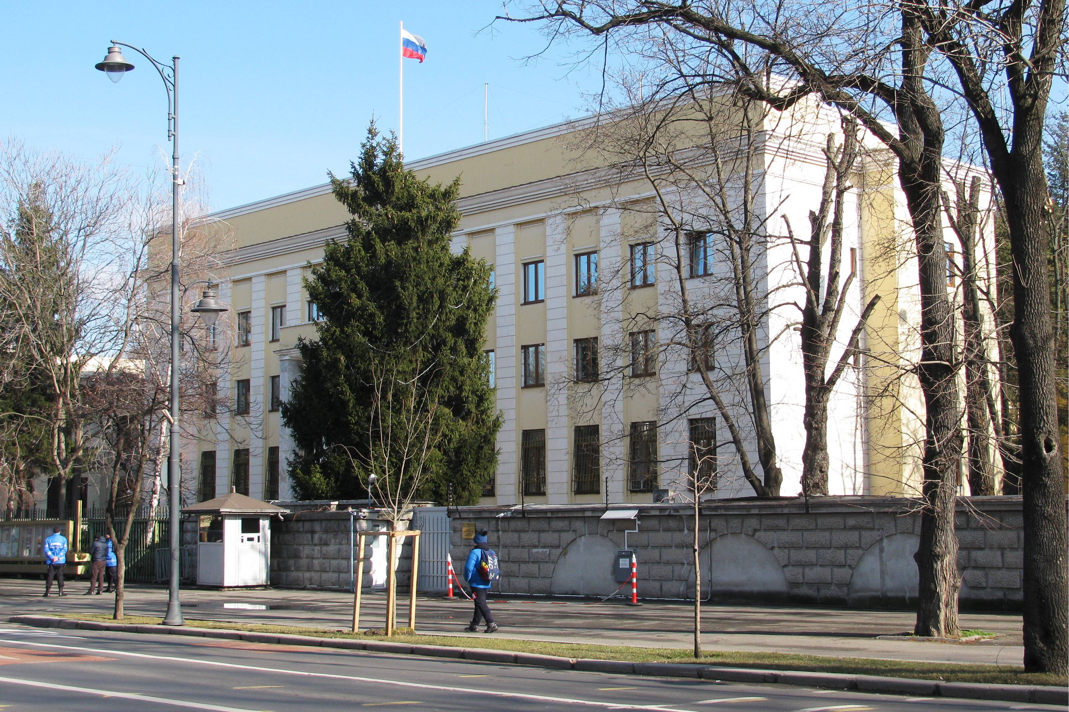 Cu o întârziere de două luni, Moscova introduce cote pentru numărul de membri ai personalului diplomatic al României în Rusia