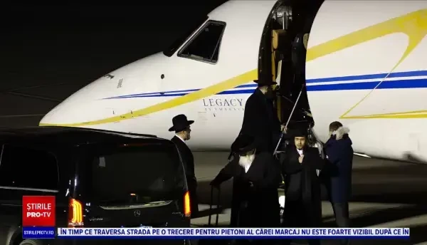 Sute de evrei ultraortodocși conduși de rabinii comunității au venit să se roage la sinagoga din Sighetu-Marmației