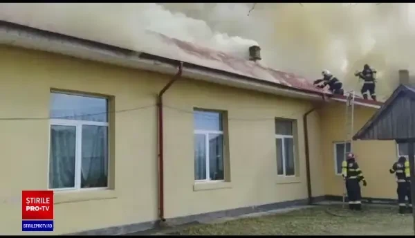 Incendiu la o școală din Braniște, Olt. Zeci de copii s-au autoevacuat. O profesoară a suferit un atac de panică