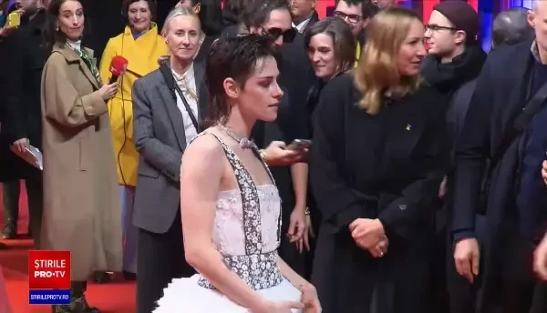 Actrița de origine română care a atras toate privirile la Berlinală. A fost îndelung urmărită de fotografi