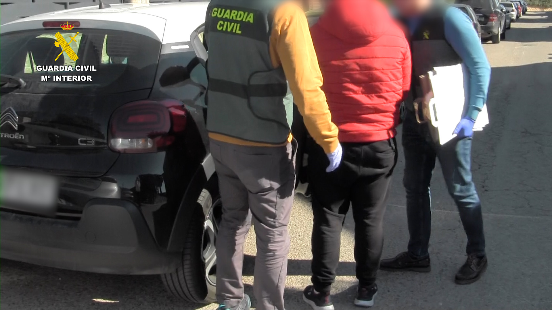 Agresor sexual în serie român, prins în Spania. Tânărul își găsea victimele în parc