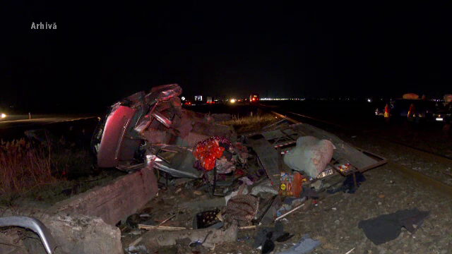 A murit fetița de trei ani din mașina spulberată de trenul din Suceava. Tatăl îi va dona organele