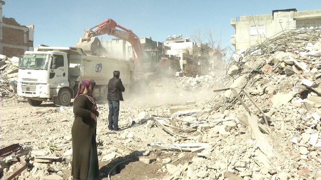 Turcia este zguduită de cutremure în continuare. Imaginile filmate de un tânăr prins sub dărâmături