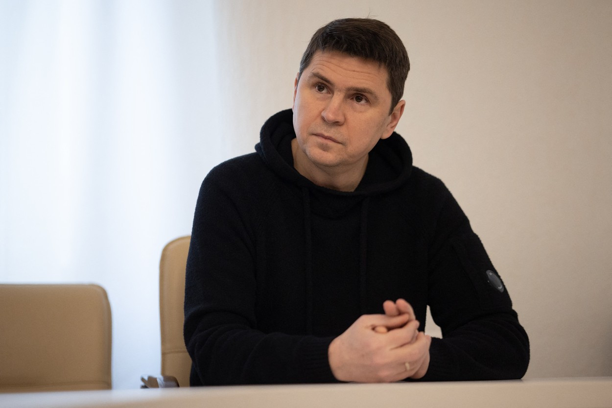 Consilierul lui Zelenski avertizează că Rusia vrea să preia puterea în R. Moldova. „Nu cu tancuri, ci cu bandiţi”