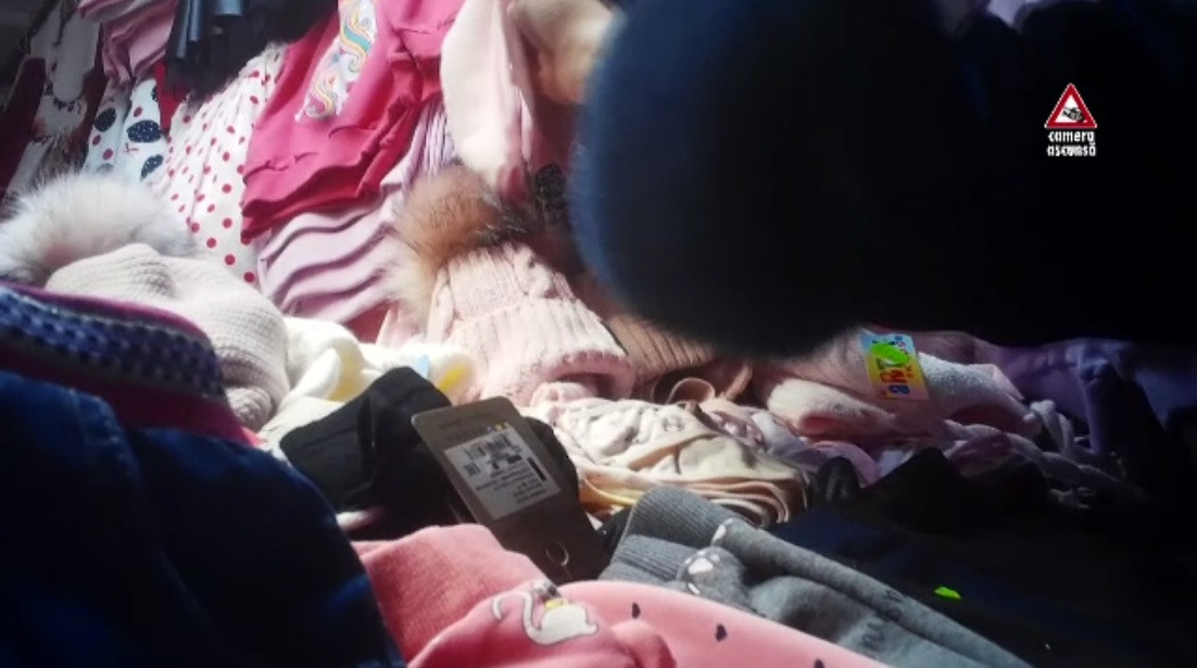 Piețele României sunt invadate de îmbrăcăminte de proastă calitate, cu compuși chimici periculoși. Demonstrație PRO TV