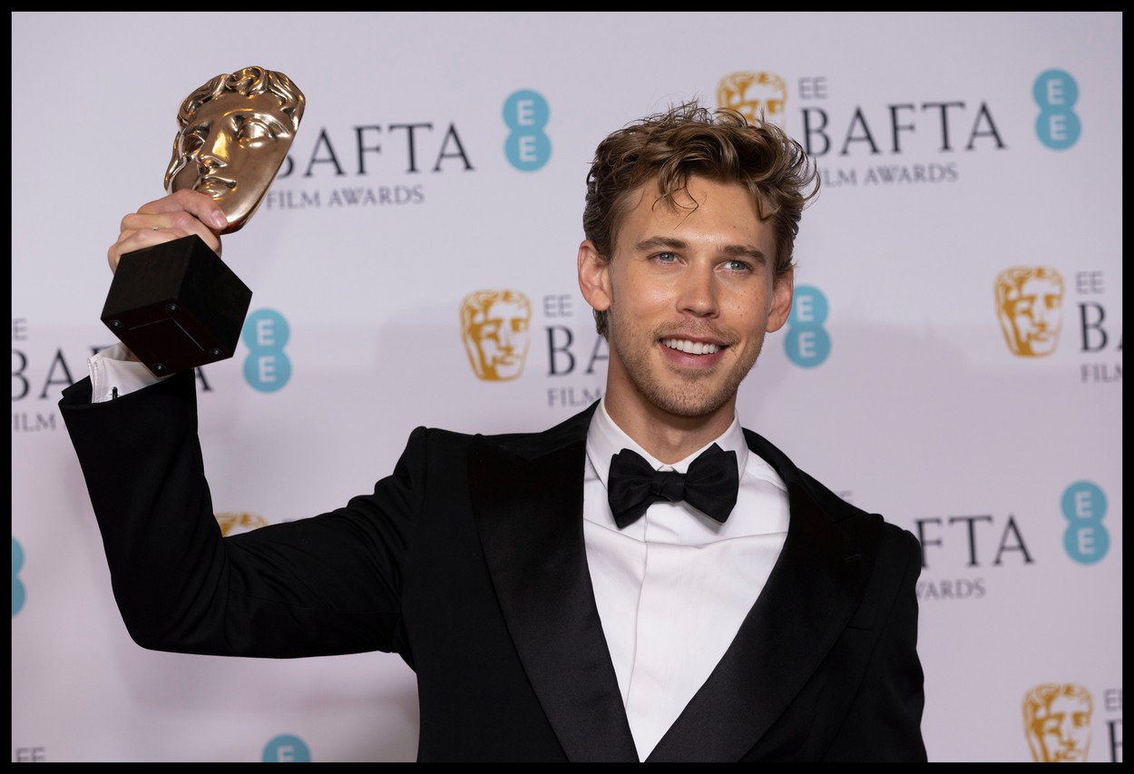 Ținute elegante și culori strălucitoare pe covorul roșu de la gala BAFTA 2023 | GALERIE FOTO