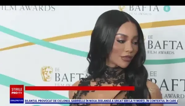 Ținute elegante și culori strălucitoare pe covorul roșu de la gala BAFTA 2023 | GALERIE FOTO